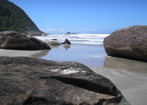 Praia dos Pinheiros no Guarujá